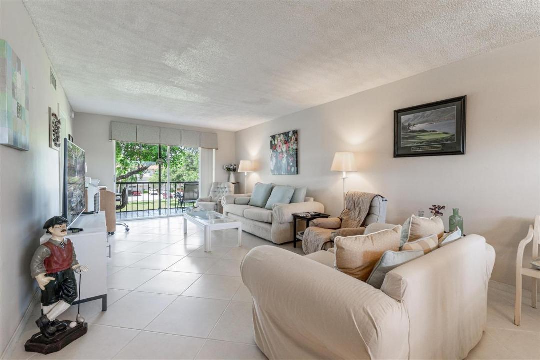 671 S Hollybrook Drive 306, Pembroke Pines, Floride 33025, États-Unis