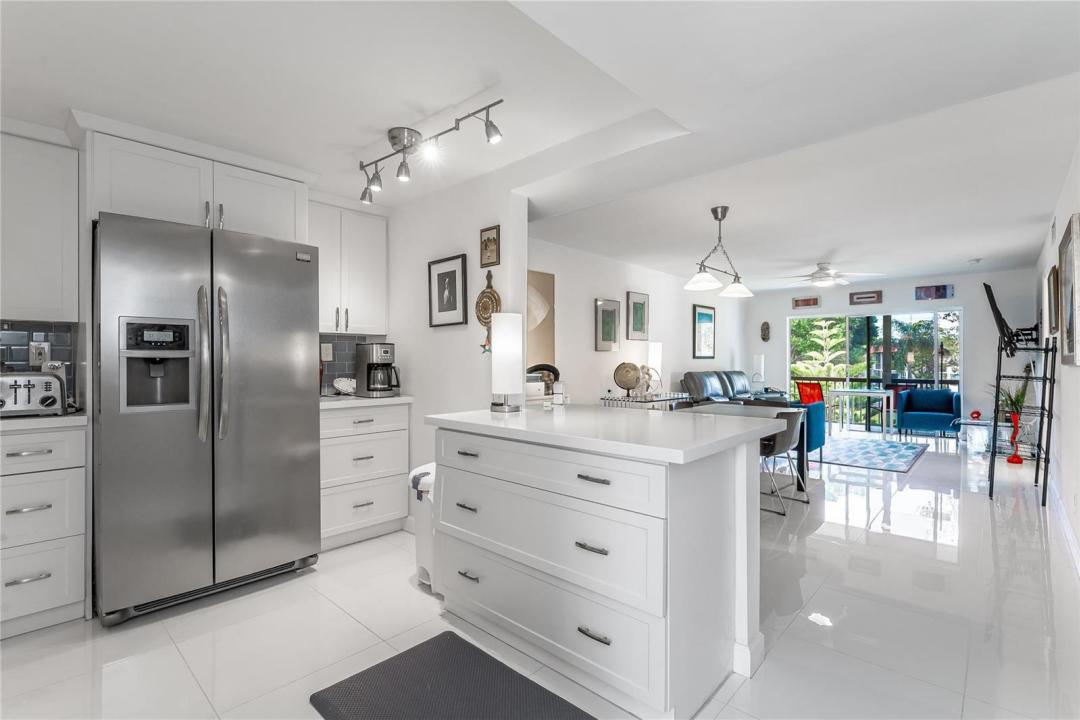 811 S Hollybrook Drive 301, Pembroke Pines, Floryda 33025, USA