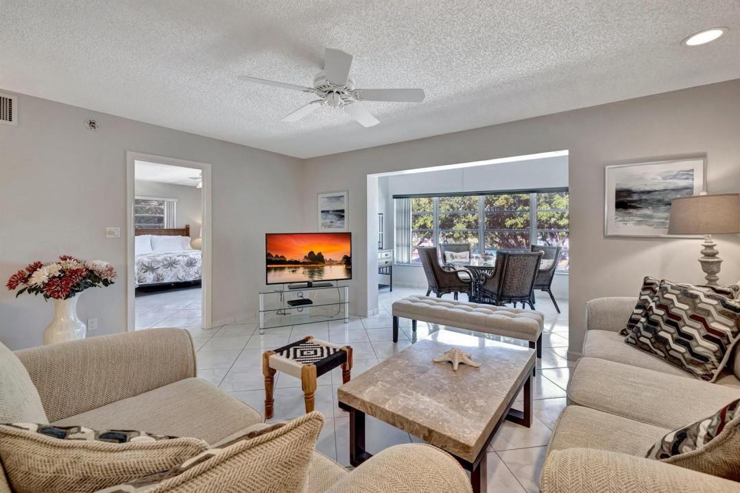 4270 NW 40th Street 302, Lauderdale Lakes, Floride 33319, États-Unis