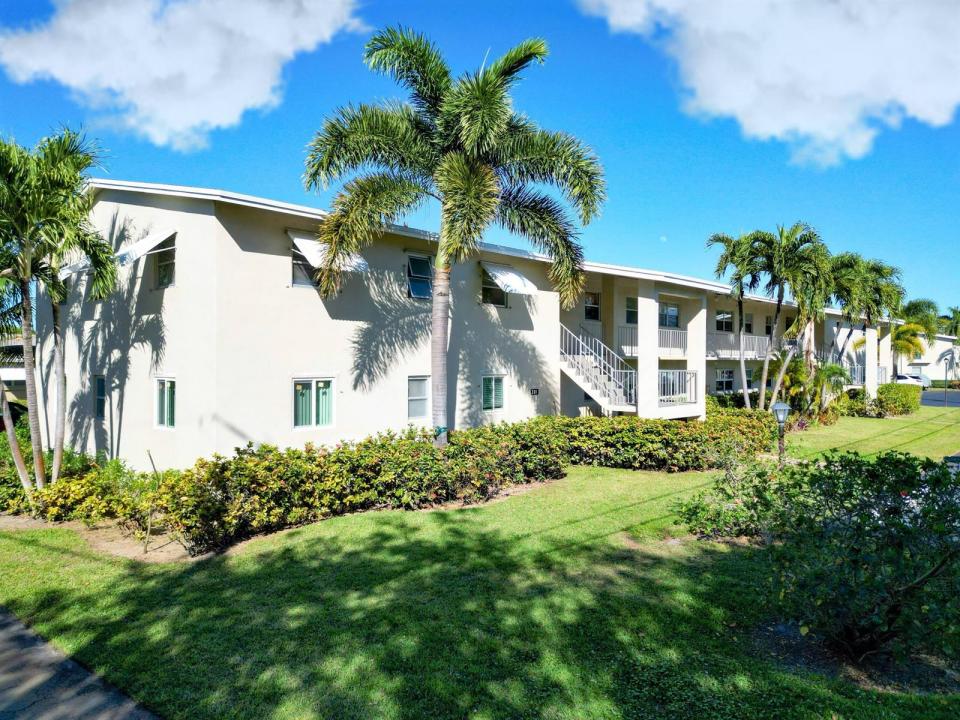 301 Circle S Drive 103, Boynton Beach, Florida 33435, USA