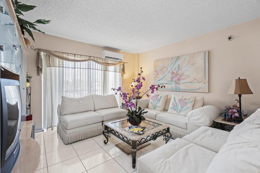 4174 Inverrary Drive 413, Lauderhill, Floride 33319, États-Unis