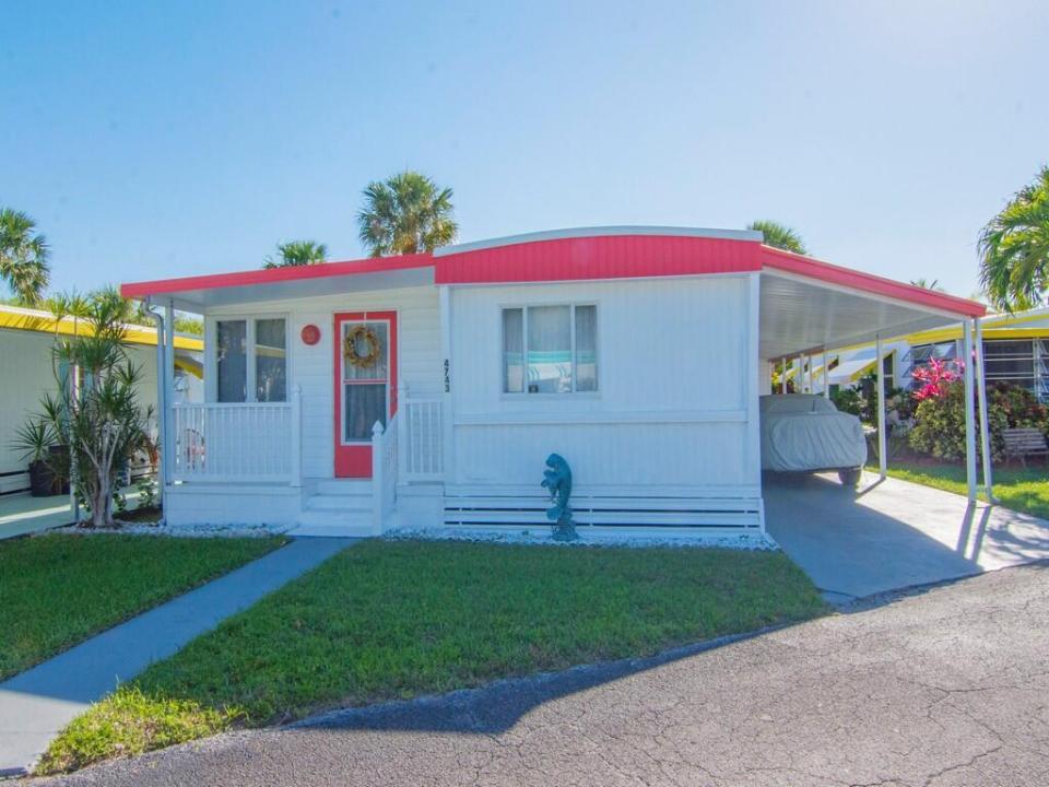 4743 NE Blue Heron Lane 7, Jensen Beach, Floride 34957, États-Unis