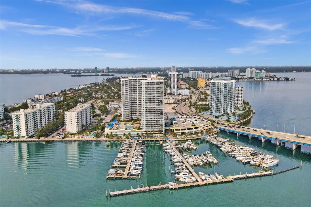 7601 E Treasure Drive 617, North Bay Village, Florida 33141, Stati Uniti