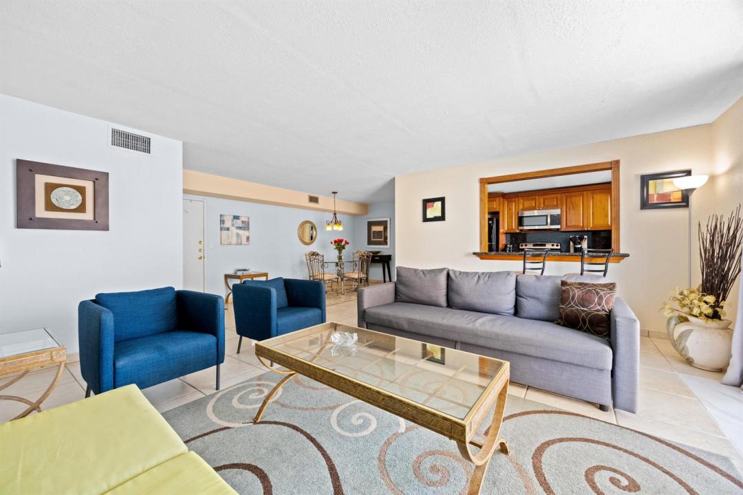 137 Golden Isles Drive 501, Hallandale Beach, Floride 33009, États-Unis