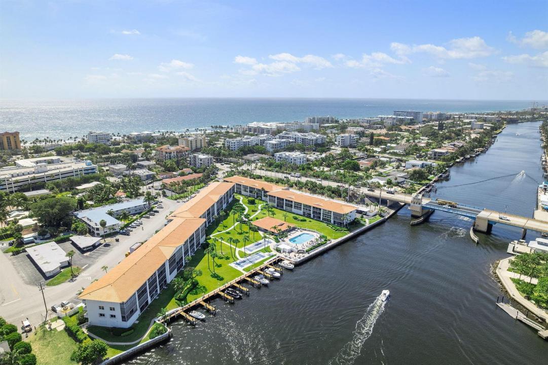 101 NE 19th Avenue 208, Deerfield Beach, Florida 33441, USA