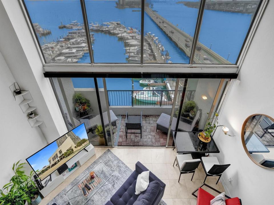 555 NE 15th Street T4(704), Miami, Florida 33132, Stati Uniti