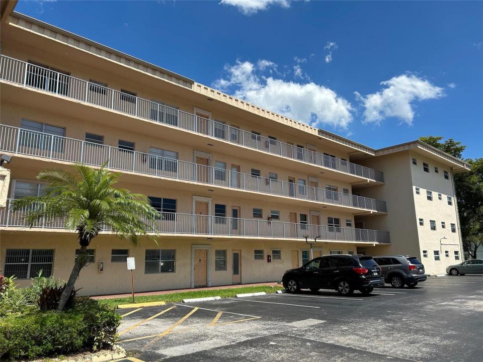 4191 NW 41st Street 312, Lauderdale Lakes, Floride 33319, États-Unis