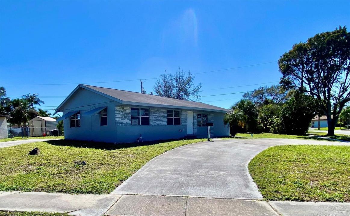 1654 43rd Street, West Palm Beach, Florida 33407, USA