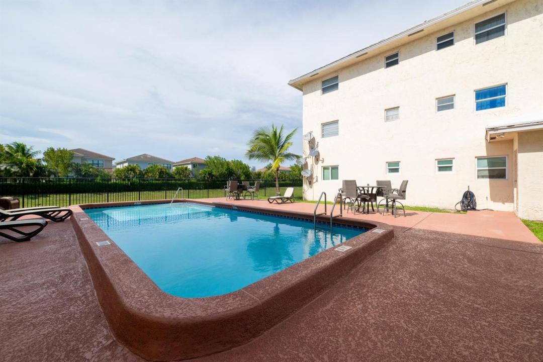 8821 NW 38th Drive 205a, Coral Springs, Floride 33065, États-Unis