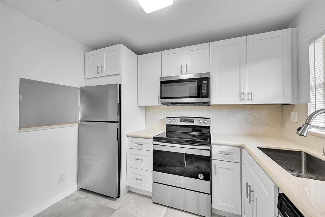 9761 Sunrise Lakes Boulevard 301, Sunrise, Floride 33322, États-Unis