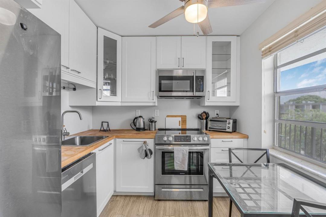 3000 NW 48th Terrace 423, Lauderdale Lakes, Florida 33313, Stati Uniti