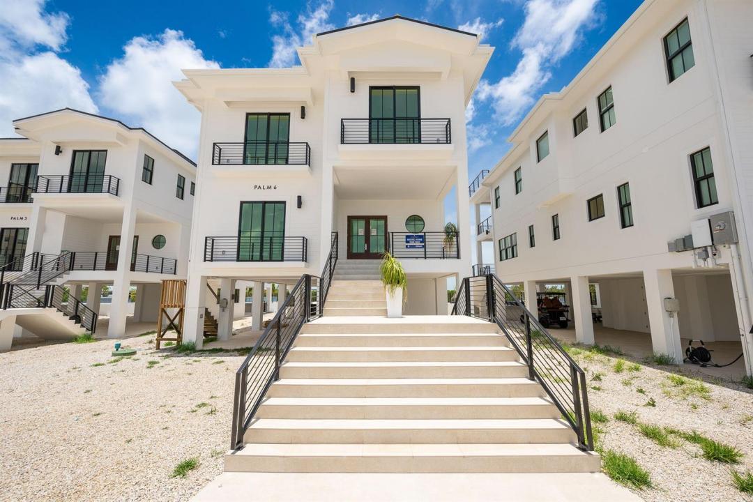 231 E Shore Drive Unit 2, Floryda 33040, USA