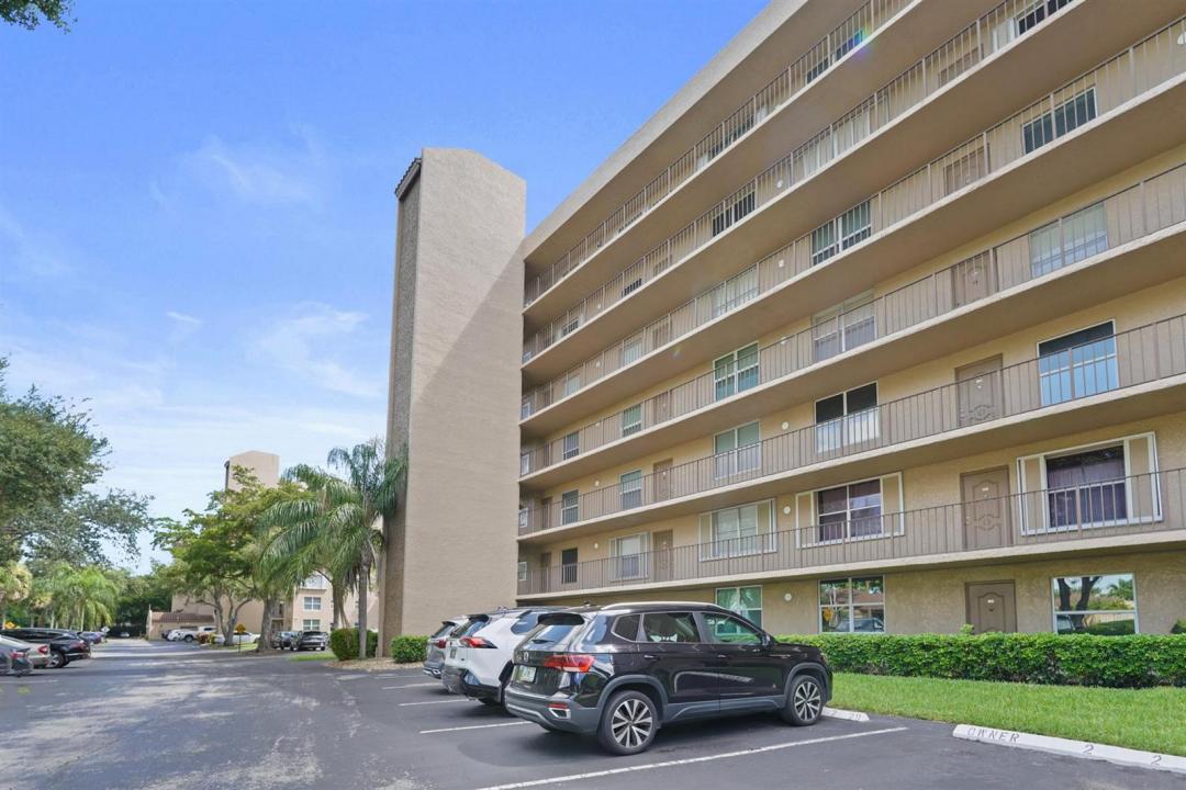 4550 NW 18th Avenue 301, Deerfield Beach, Floride 33064, États-Unis
