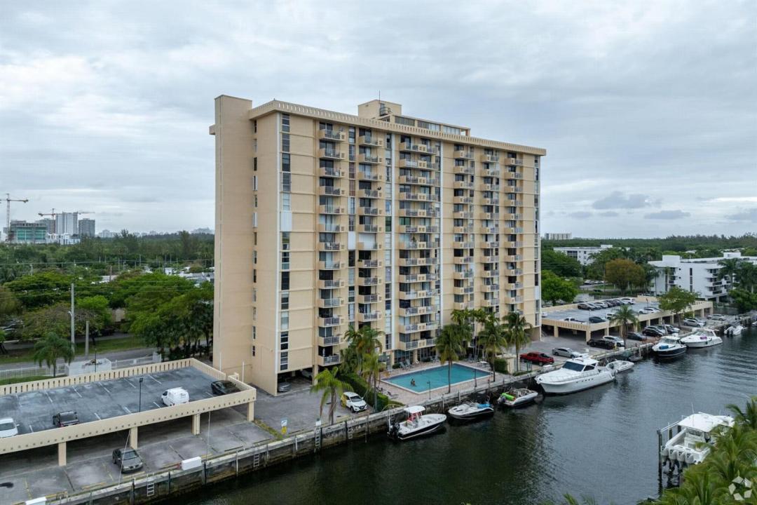 2350 NE 135th Street 203, North Miami, Floride 33181, États-Unis