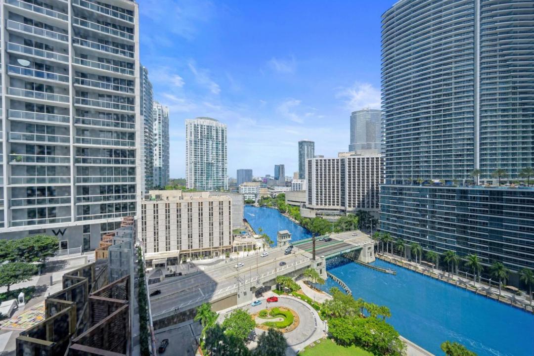 475 Brickell Avenue 1815, Miami, Florida 33131, USA