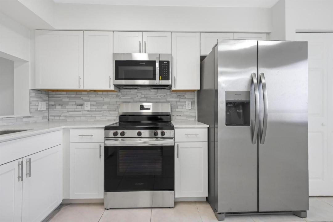 2200 S Cypress Bend Drive 805, Pompano Beach, Florida 33069, USA