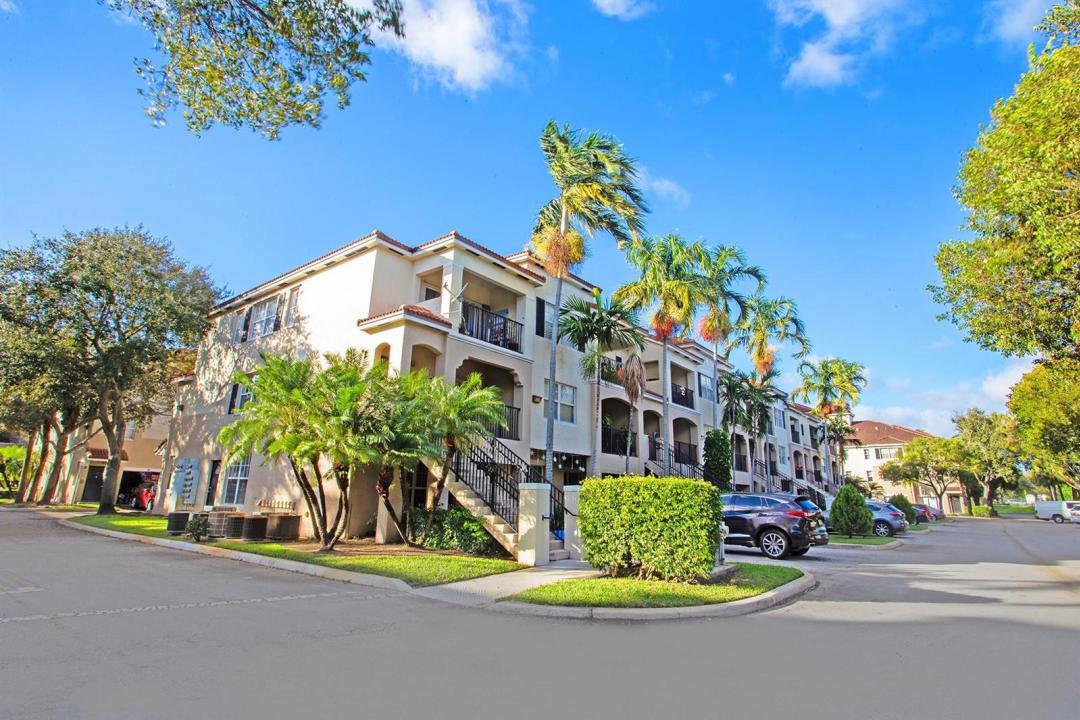 5860 W Sample Road 204, Coral Springs, Floride 33067, États-Unis