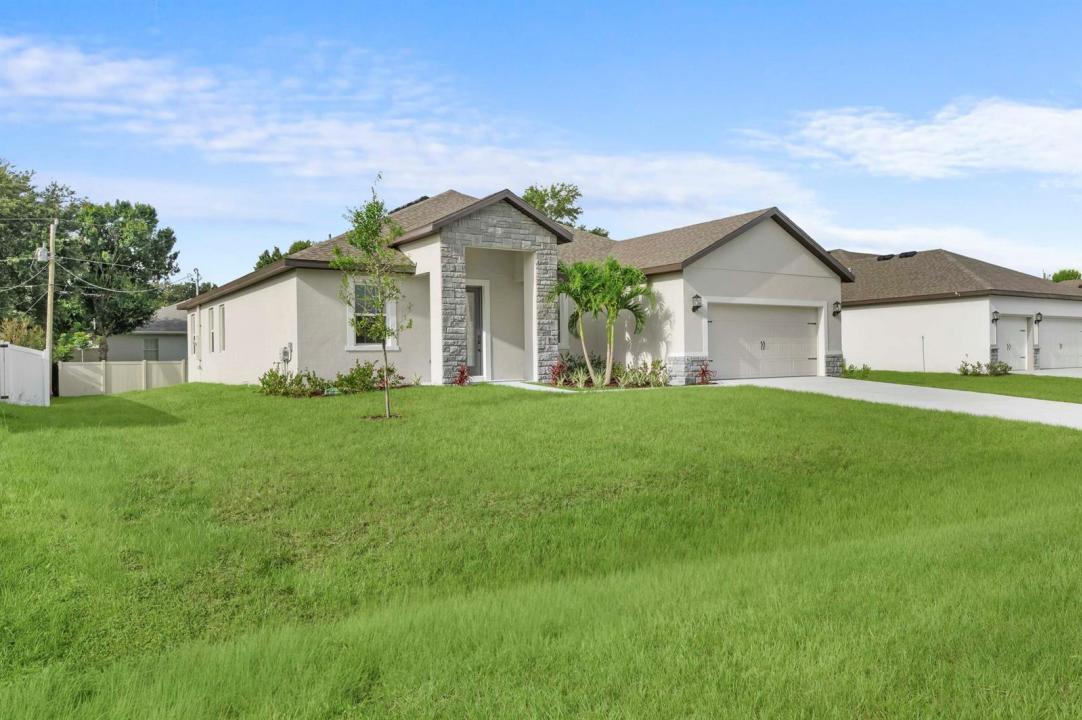 3782 SW Kaiser Street, Port St. Lucie, Florida 34953, USA