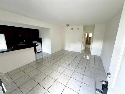 751 NE 83rd Terrace 14, Miami, פלורידה 33138, ארצות הברית של אמריקה