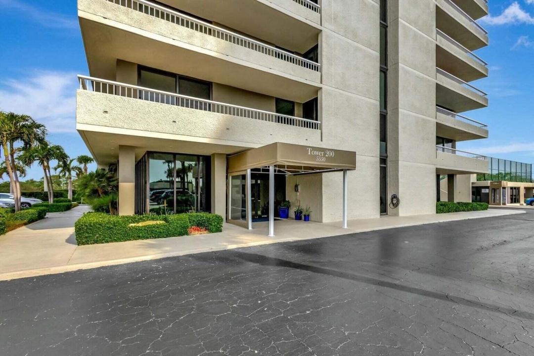 5550 N Ocean Drive 2b, Singer Island, Florida 33404, USA