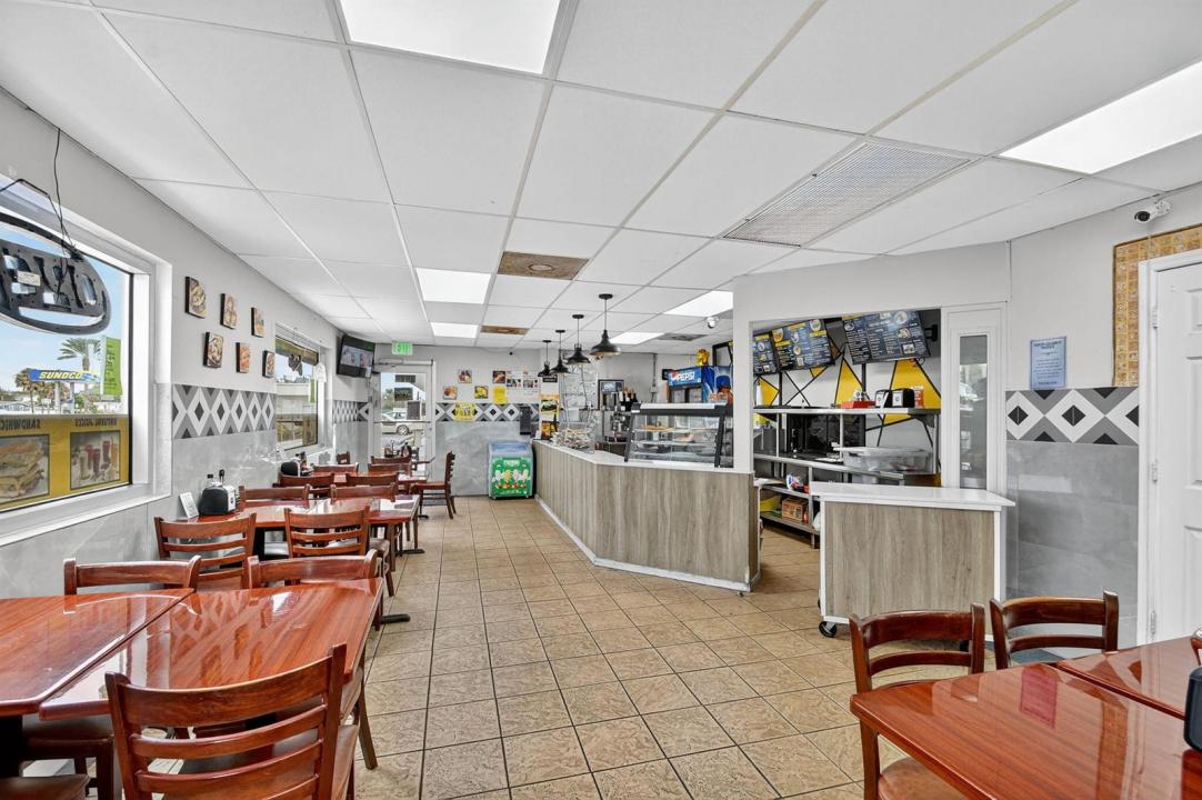 1541 W Blue Heron Boulevard, Riviera Beach, Florida 33404, USA