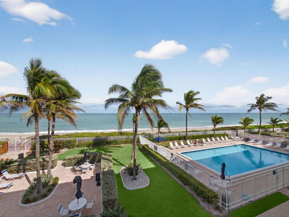 9800 S Ocean Drive 302, Jensen Beach, Florida 34957, USA