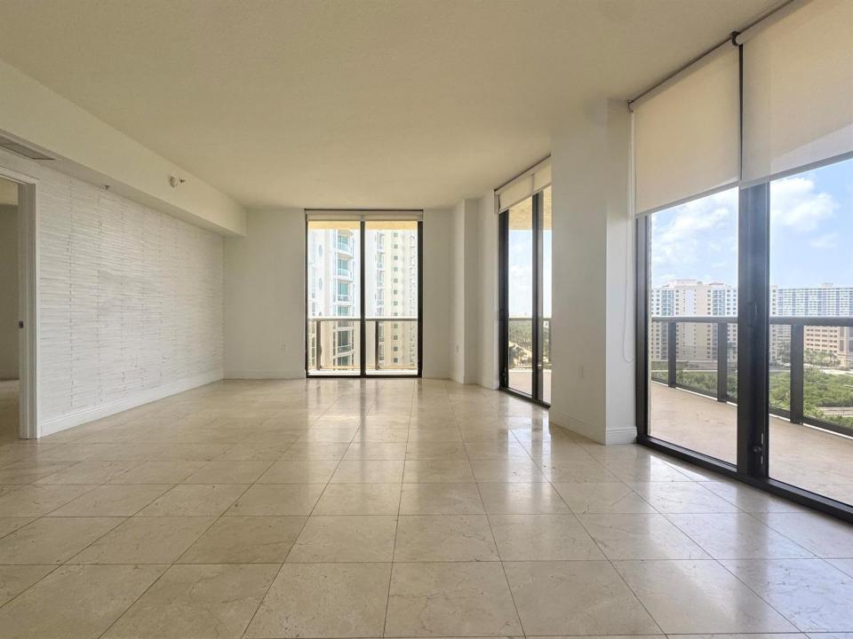 16275 Collins Avenue 1004, Sunny Isles Beach, Florida 33160, USA