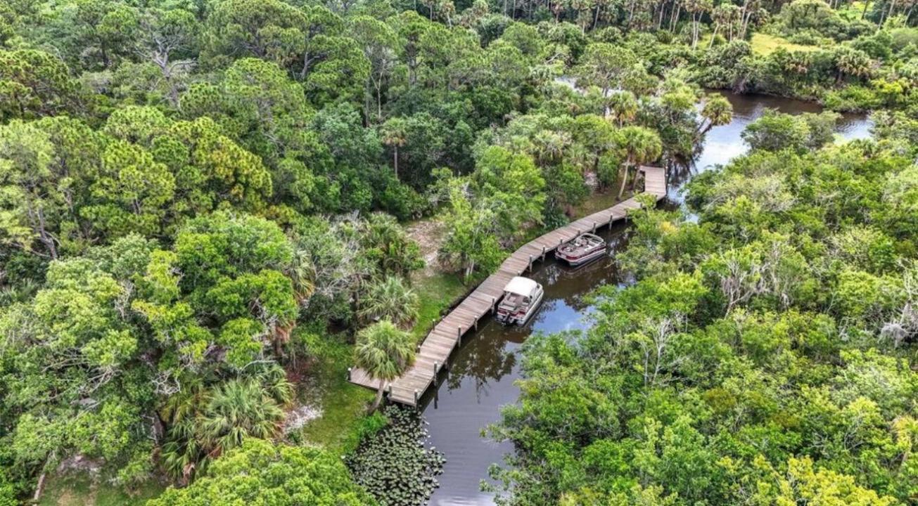104 NE Charleston Oaks Drive, Port St. Lucie, Florida 34983, USA