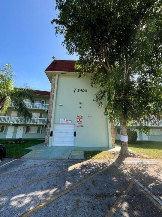 3400 Springdale Boulevard 217, Palm Springs, Floride 33461, États-Unis