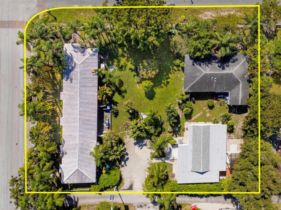 302 SW 15th Street, Dania Beach, Florida 33004