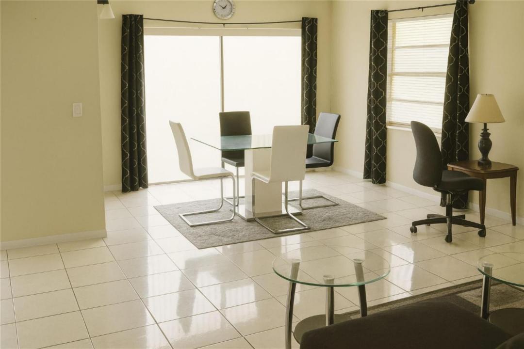 2201 NW 41st Avenue 206, Lauderhill, Floride 33313, États-Unis