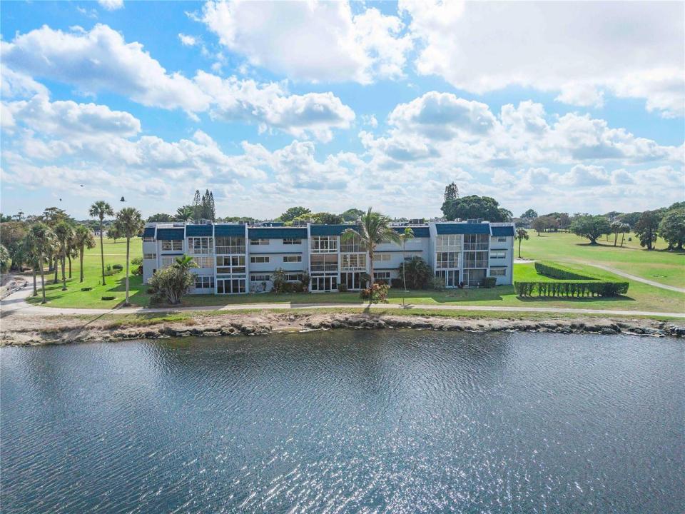 7807 Golf Circle Drive 211, Margate, Florida 33063, USA