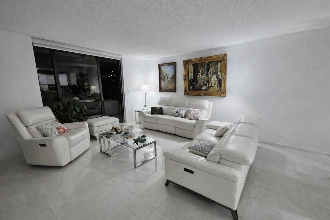 2500 Parkview Drive 403, Hallandale Beach, Florida 33009, Stati Uniti