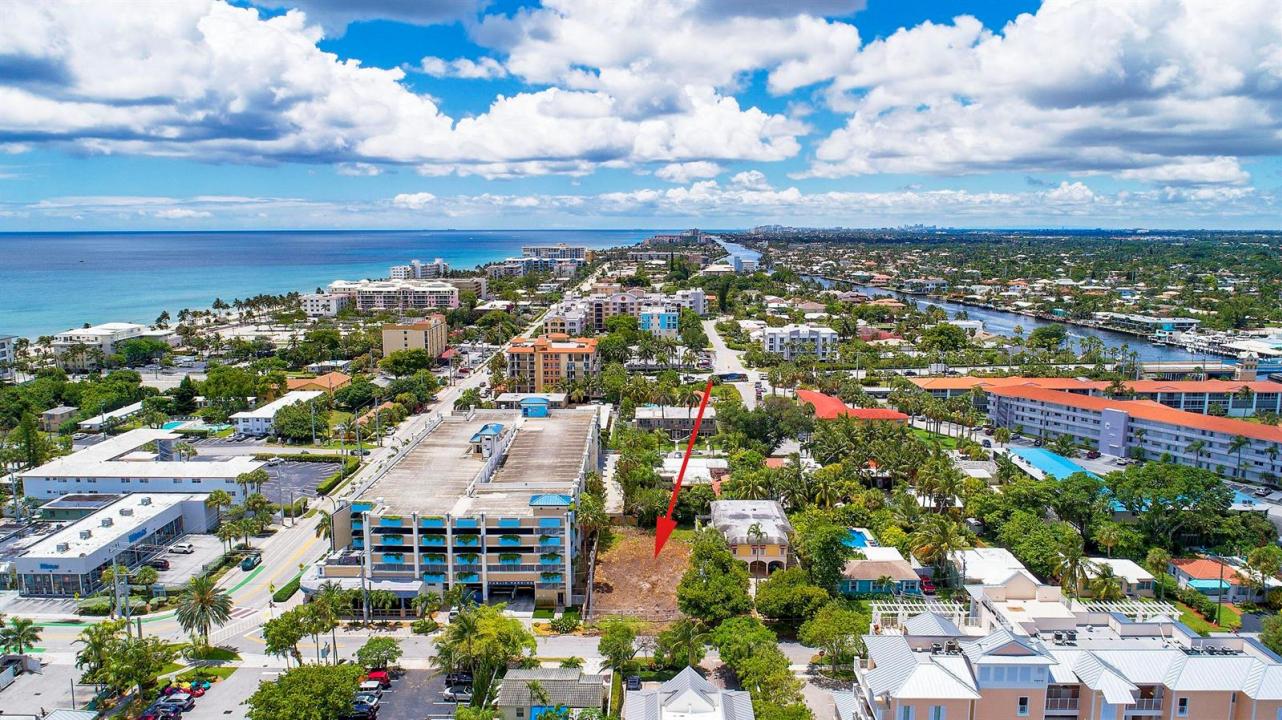 1956 NE 2nd Street, Deerfield Beach, Floride 33441, États-Unis