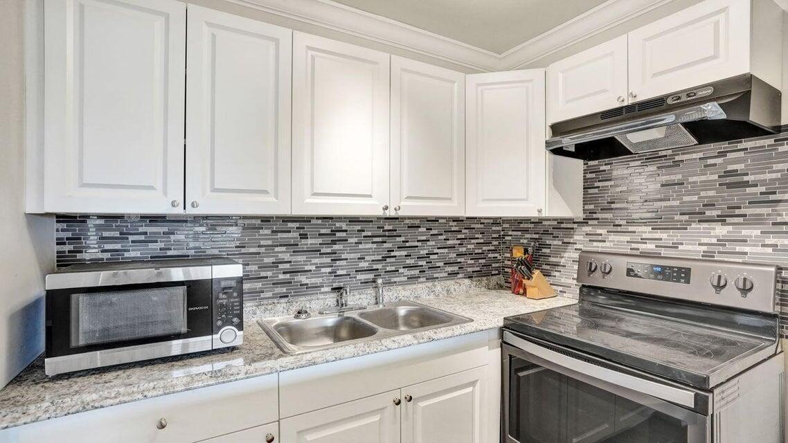 118 Sheffield E, West Palm Beach, Florida 33417, USA