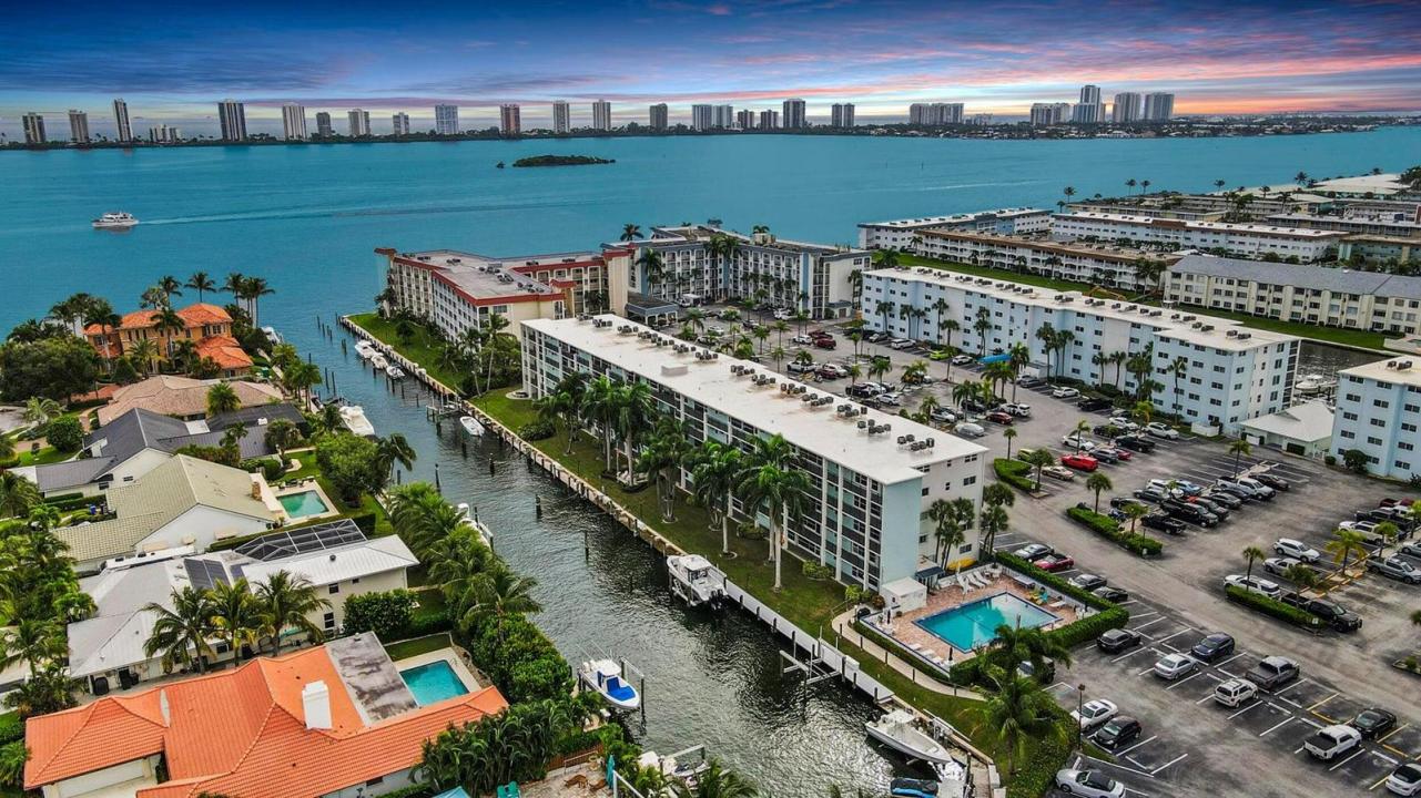 109 Paradise Harbour Boulevard 409, North Palm Beach, Floride 33408, États-Unis