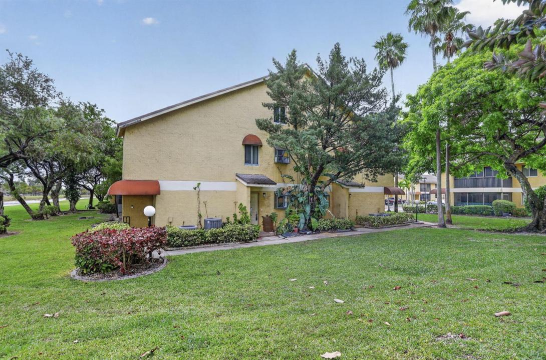 3041 N Oakland Forest Drive 103, Oakland Park, Floride 33309, États-Unis