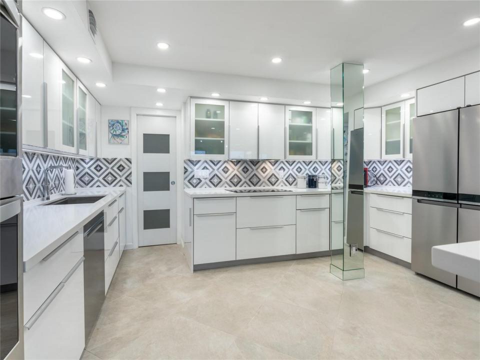 2850 N Palm Aire Drive 601, Pompano Beach, Florida 33069, USA