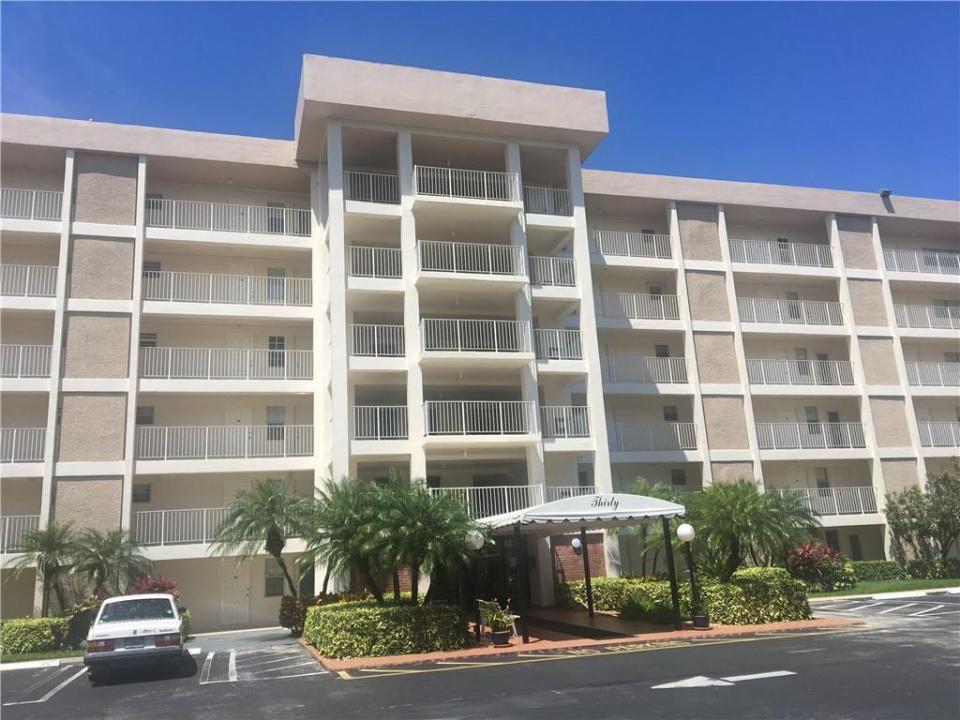 2851 S Palm Aire Drive 309, Pompano Beach, Florida 33069, USA