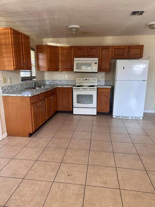 50 NW 8th Avenue 1, Dania Beach, Florida 33004, Stati Uniti