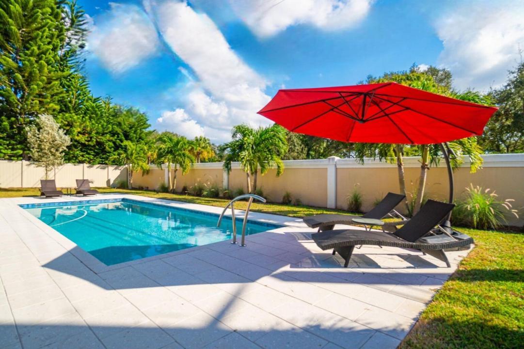 12898 Buckland Street, Wellington, Florida 33414, USA