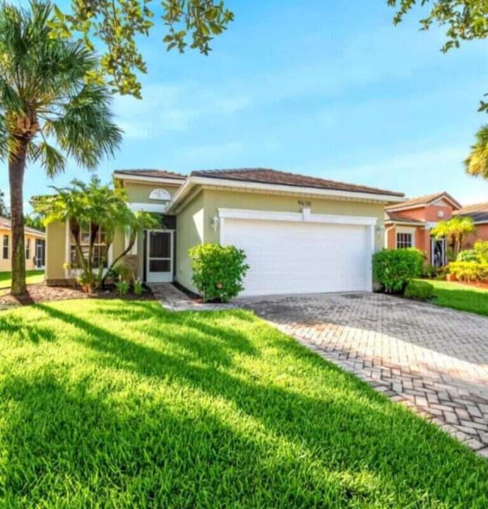 9658 SW Lindale Trace Boulevard, Port St. Lucie, Floride 34987, États-Unis