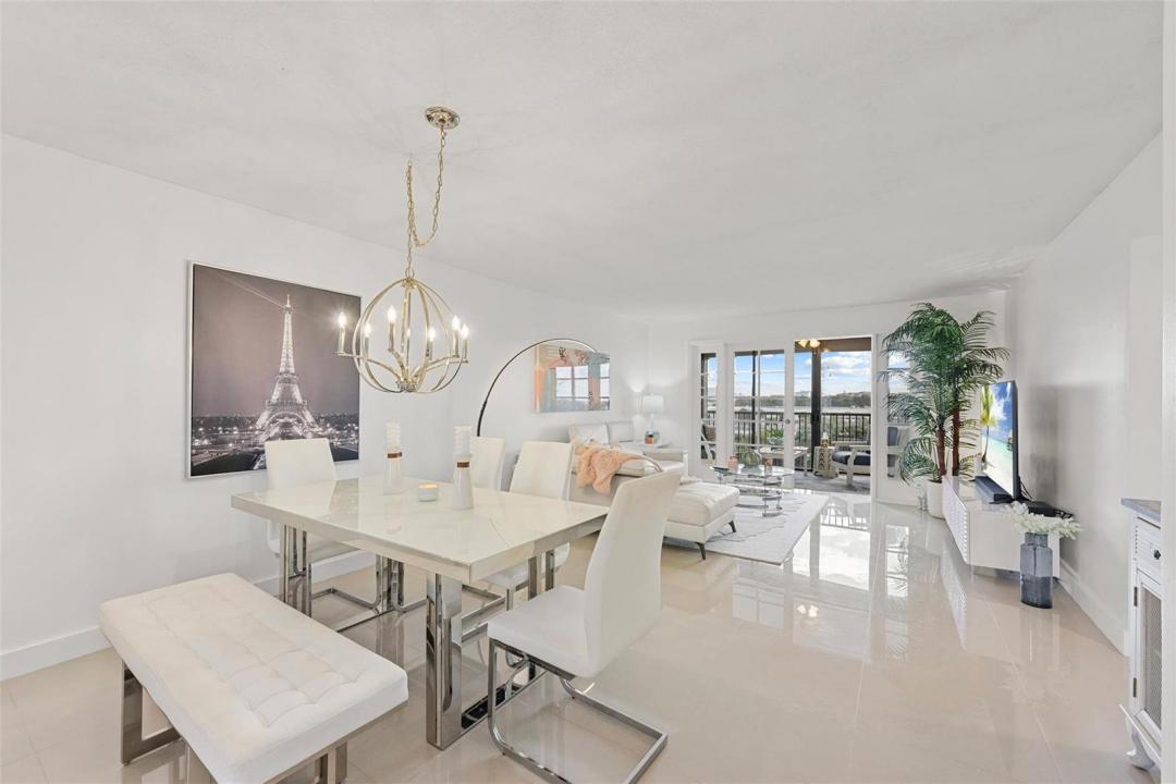 2202 S Cypress Bend Drive 606, Pompano Beach, Florida 33069, USA