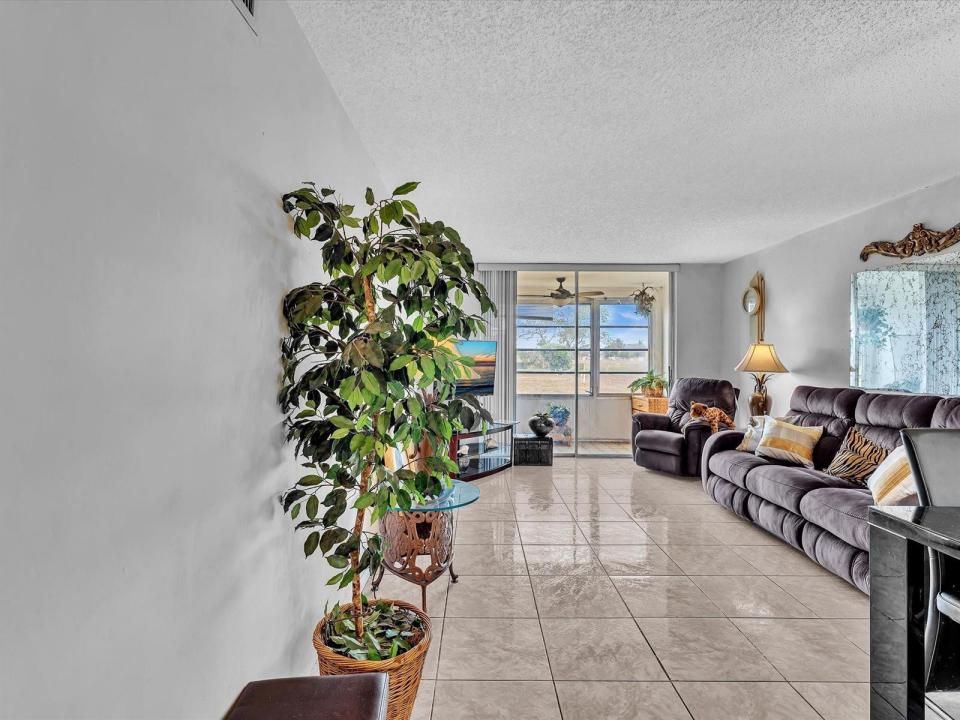 9041 Sunrise Lakes Boulevard 113, Sunrise, Florida 33322, USA