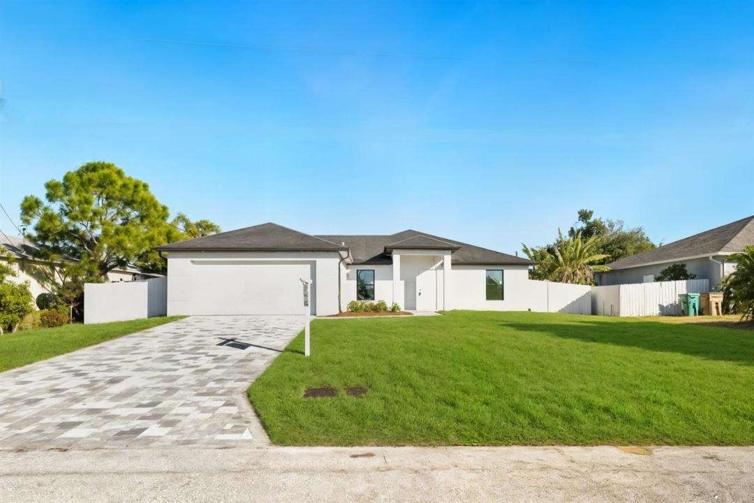 1213 NW 22nd Place, Cape Coral, Floride 33993, États-Unis