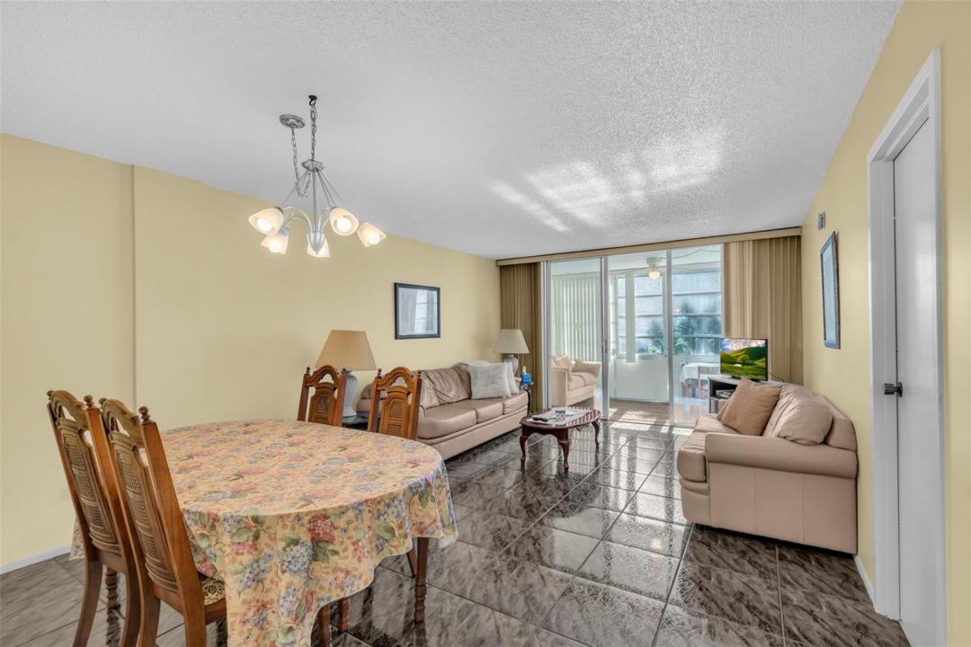 4850 NW 29th Court 221, Lauderdale Lakes, Florida 33313, Amerika Birleşik Devletleri
