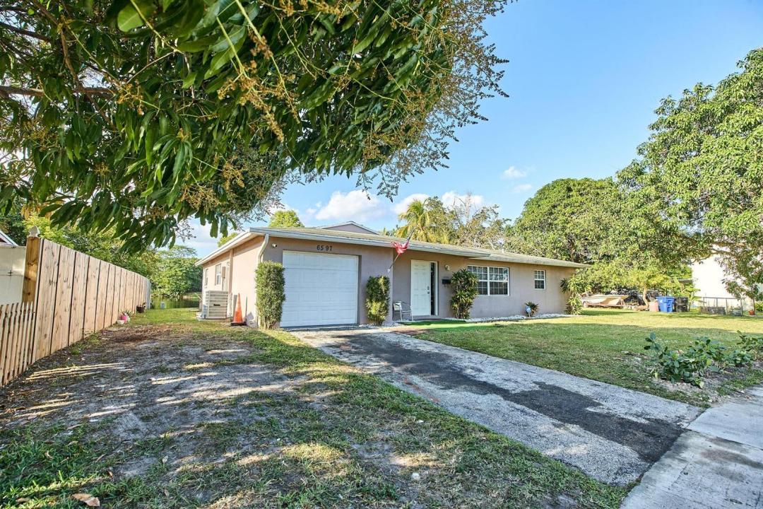 6597 Salem Street, North Lauderdale, فلوريدا 33068, الولايات المتحدة