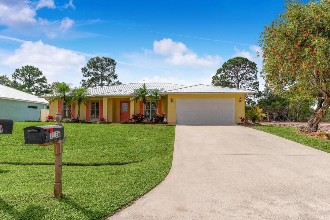 1126 SW Calmar Avenue, Port St. Lucie, Floride 34953, États-Unis
