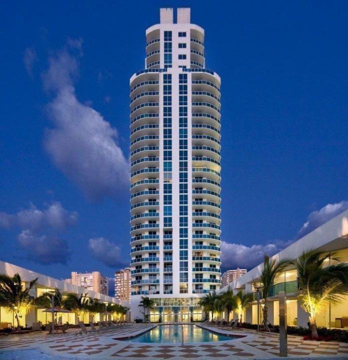 1945 S Ocean Drive 910, Hallandale Beach, Floride 33009, États-Unis