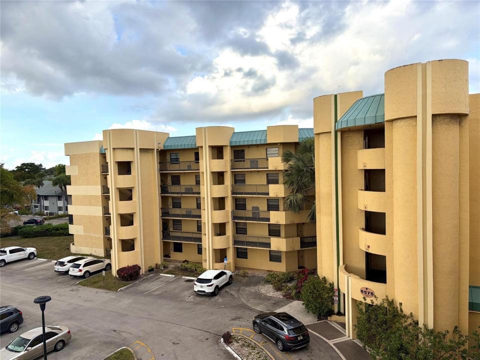 6575 W Oakland Park Boulevard 202, Lauderhill, Florida 33313, Stati Uniti